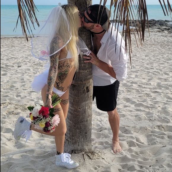 Meet your Posher, Cortney Divine💕 - Picture 6 of 17